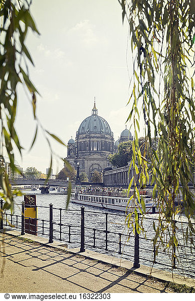 Deutschland  Berlin  Blick auf den Berliner Dom