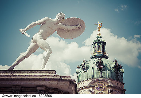 Deutschland  Berlin  Statue am Schloss Charlottenburg