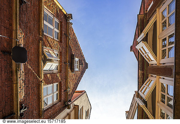 Deutschland  Bremen  Niedrigwinkelansicht von Gebäuden im Stadtteil Schnoor