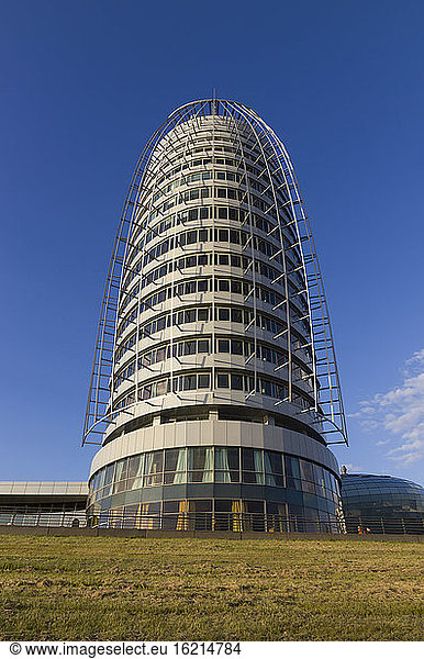 Deutschland  Bremerhaven  Blick auf Hochhaus