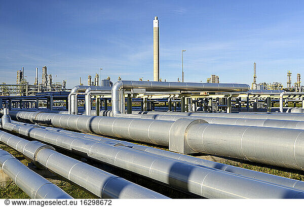 Deutschland  chemische Industrie  Rohre in Ölraffinerien