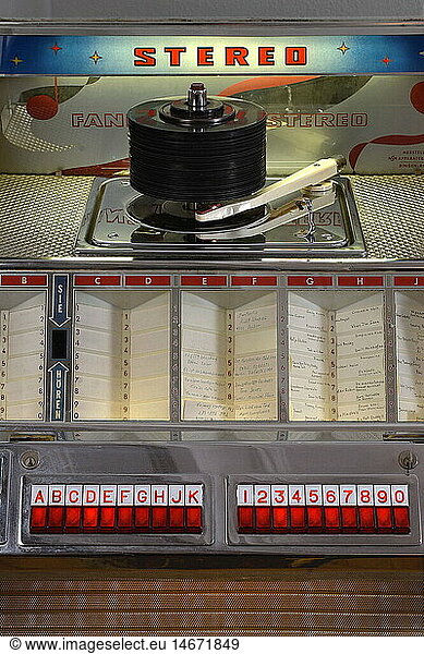 Deutschland  1959  deutsche Jukebox  Fuenfziger Jahre  Musikbox  Fanfare 100 Stereo  Muenzgeraet  produziert von 1959-1962  Hersteller NSM Apparatebau GmbH  Bingen Deutschland, 1959, deutsche Jukebox, Fuenfziger Jahre, Musikbox, Fanfare 100 Stereo, Muenzgeraet, produziert von 1959-1962, Hersteller NSM Apparatebau GmbH, Bingen