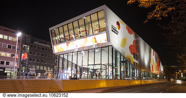 Deutschland  Dortmund  beleuchtetes Deutsches Fußballmuseum bei Nacht