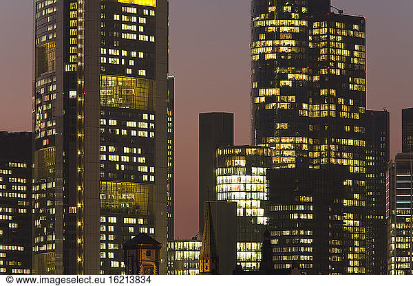 Deutschland  Frankfurt am Main  Finanzviertel bei Nacht