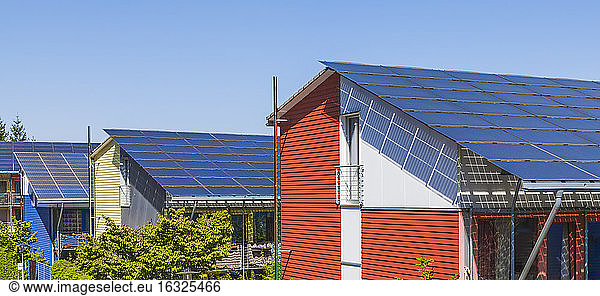 Deutschland  Freiburg im Breisgau  Energie-Plus-Häuser in Freiburg-Vauban