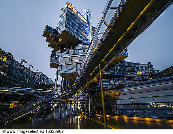 Deutschland  Hannover  Futuristische Architektur des Nord LB Gebäudes