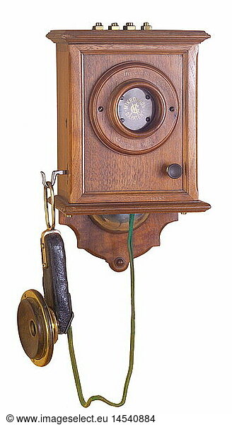 Deutschland  1889  historisches  Wandtelefon  Modell OB 1889  hergestellt von der Mix und Genest  Berlin