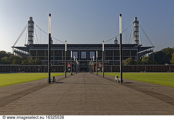 Deutschland  Köln  Blick auf das Rhein Energie Stadion