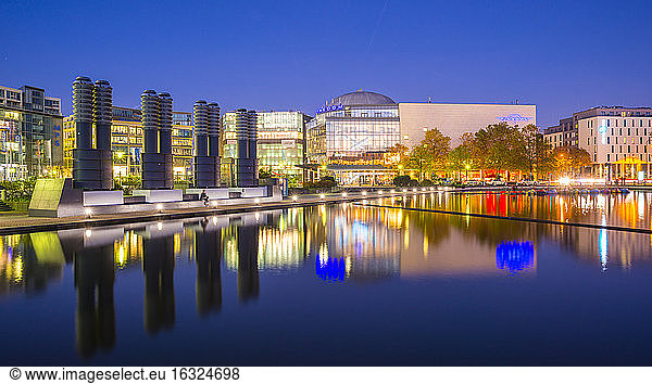 Deutschland  Köln  Medienpark am Abend
