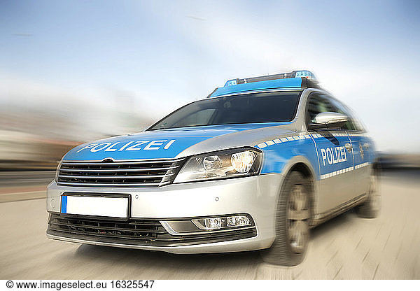 Deutschland  Köln  Polizeiauto in Bewegung