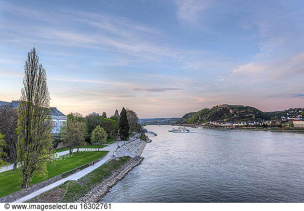 Deutschland  Koblenz  Rhein bei der Festung Ehrenbreitstein