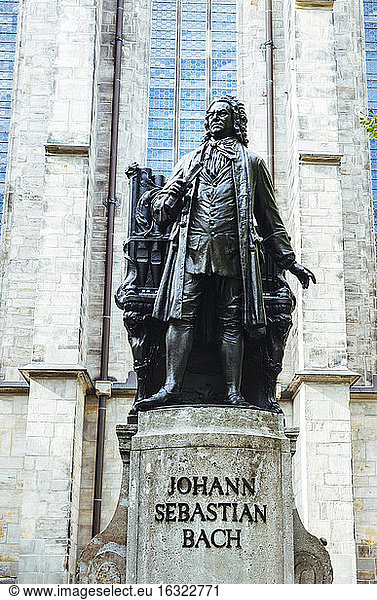 Deutschland  Leipzig  Bach-Denkmal vor der Thomaskirche