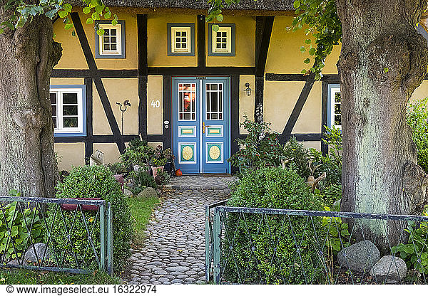 Deutschland  Mecklenburg-Vorpommern  Wustrow  Idyllisches Landhaus
