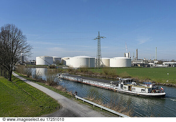 Deutschland  Nordrhein-Westfalen  Lünen  Datteln-Hamm-Kanal mit Kohlekraftwerk im Hintergrund