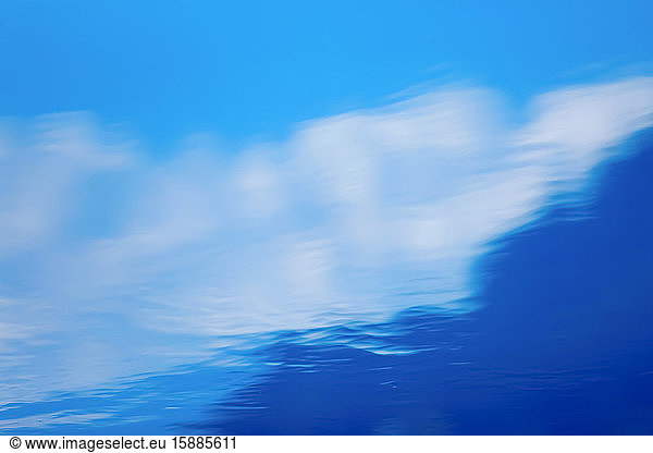 Deutschland  Oberfläche des blauen Wassers