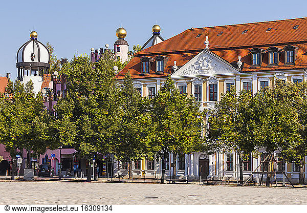Deutschland  Sachsen-Anhalt  Magdeburg  Domplatz mit Grüner Zitadelle und Landtag