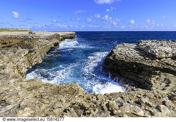 Devil's Bridge  geologische Kalksteinfelsformation und Bogen  Willikies  Antigua  Antigua und Barbdua  Leeward-Inseln  Westindische Inseln  Karibik  Mittelamerika