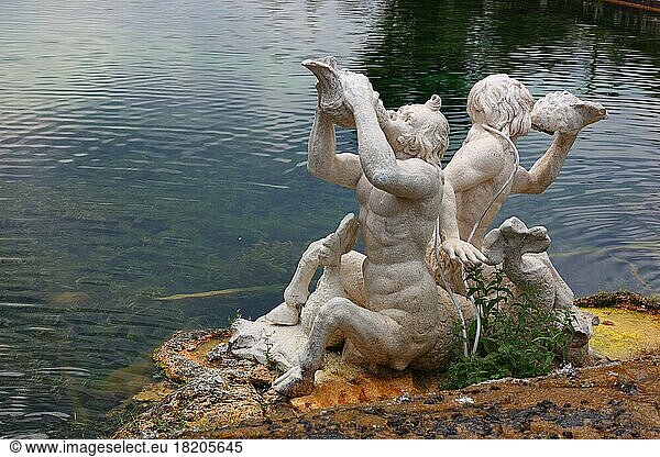 Diana-und-Aktäon-Brunnen im Schlosspark  Königlicher Palast von Caserta  Palazzo Reale di Caserta  Reggia di Caserta  eines der größten Schlösser Europas  Unesco Weltkulturerbe  bei Neapel  Kampanien  Italien  Europa