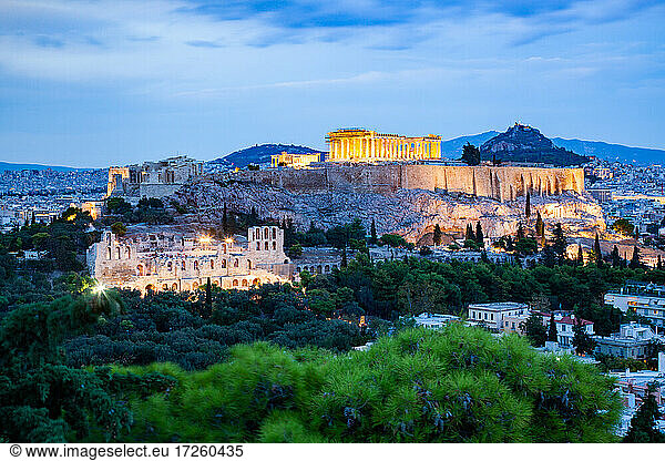 Die Akropolis und der Parthenon bei Nacht  UNESCO-Weltkulturerbe  Athen  Attika  Griechenland  Europa