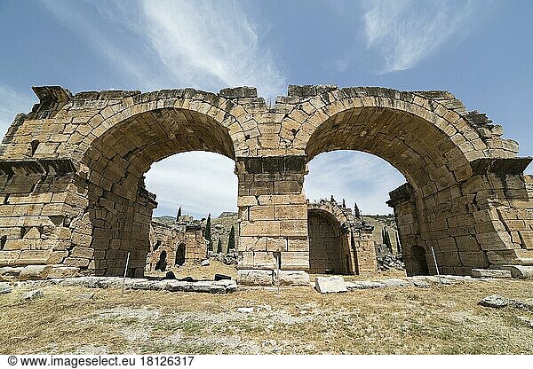 Die Basilika-Bäder in Hierapolis  Denizli  Türkei. Hierapolis war eine antike griechisch-römische Stadt in Phrygien