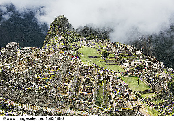 Die berühmten Ruinen der verlorenen Stadt Machu Picchu  Peru
