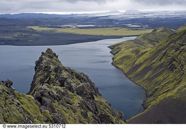 Die Berge Fögrufjöll und der See LangisjÛr  welcher ganz neu zum Nationalpark Vatnajökull hinzugefügt wurde  Naturschutzgebiet LangisjÛr  Vatnajökull Nationalpark  Hochland  Island  Europa