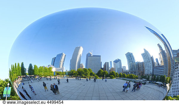 Die Bohne  AT & T Plaza  Cloud Gate  Millennium Park  Chicago  Illinois  USA  USA  Amerika  Spiegel  Blase  Kunst