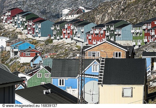 Die bunten Häuser von Qaqortoq. Stadtbild. Qaqortoq  Grönland.