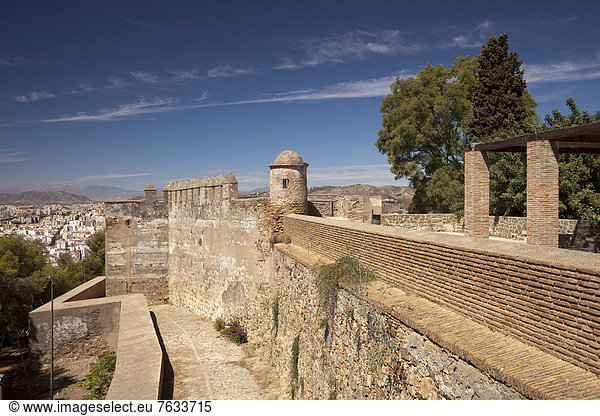 Die Burg Castillo de Gibralfaro am Monte de Gibralfaro  M·laga  Andalusien  Spanien  Europa