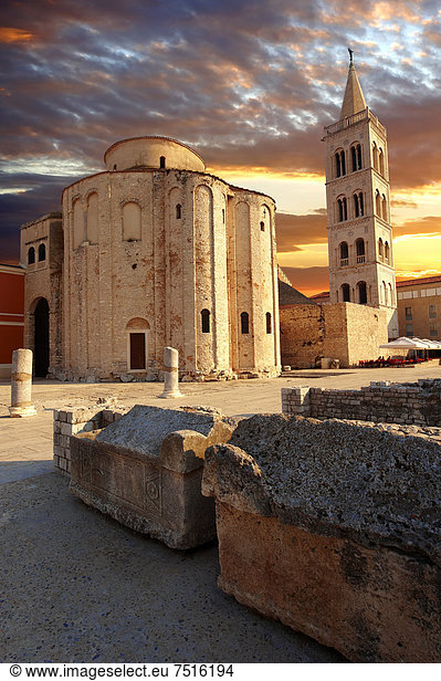 Die byzantinische Kirche St Donat mit dem Glockenturm,  Hl. Anastasia-Kirche,  Zadar,  Kroatien,  Europa