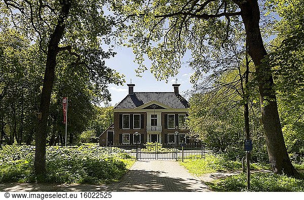 Die Coendersborg ist ein altes Herrenhaus  umgeben von einem schönen Landschaftspark in der Nähe des niederländischen Dorfes Nuis in der Provinz Groningen.