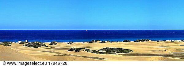 Die Dünen von Playa Del Inglés mit Blick auf den Atlantik. San Bartolomé de Tirajana  Gran Canaria  Las Palmas  Kanarische Inseln  Spanien  Europa