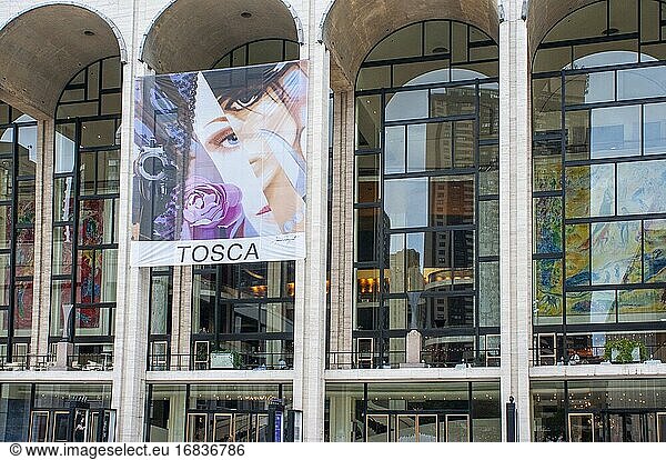 Die Eröffnungsnacht der Metropolitan Opera wird live in HD mit der neuen Produktion von Giacomo Puccinis Oper Tosca in New York  USA  übertragen.