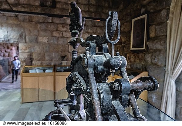 Die erste Druckerpresse im Nahen Osten steht im Museum des Klosters des Heiligen Antonius des Großen  auch Qozhaya-Kloster genannt  im Kadisha-Tal im Libanon.