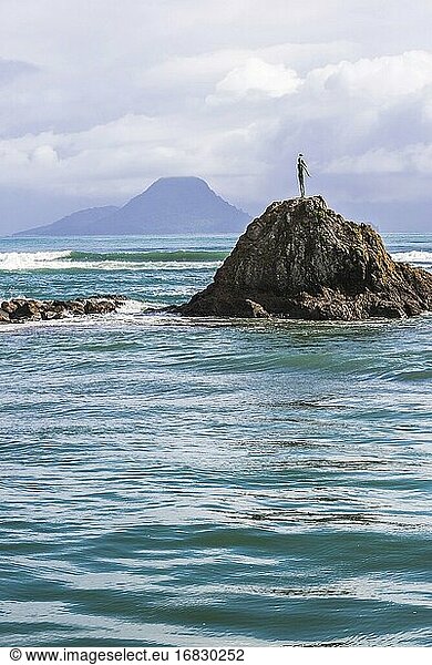 Die Frau auf dem Felsen zur Erinnerung an die Maori-Frauen von Mataatua  Whakatane Bay  Bay of Plenty  Nordinsel  Neuseeland