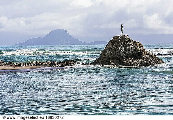 Die Frau auf dem Felsen zur Erinnerung an die Maori-Frauen von Mataatua  Whakatane Bay  Bay of Plenty  Nordinsel  Neuseeland