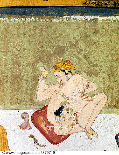 Die Gläubigen des Tantra-Kults betrachteten den Geschlechtsverkehr als wesentlichen Initiationsritus  der ihnen den Zugang zum Wissen ermöglichte. Die beiden Prinzipien Shiva (männlich) und Shakti (seine Weisheit  verkörpert durch die Frau) verschmolzen im Paar und wurden in der sexuellen Umarmung transzendiert. Indien. Hinduistisch. Spätes 18./frühes 19. Jahrhundert.