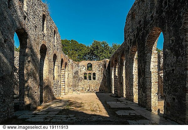 Die Große Basilika in den archäologischen Ruinen von Butrint oder im Butrinto Nationalpark in Albanien