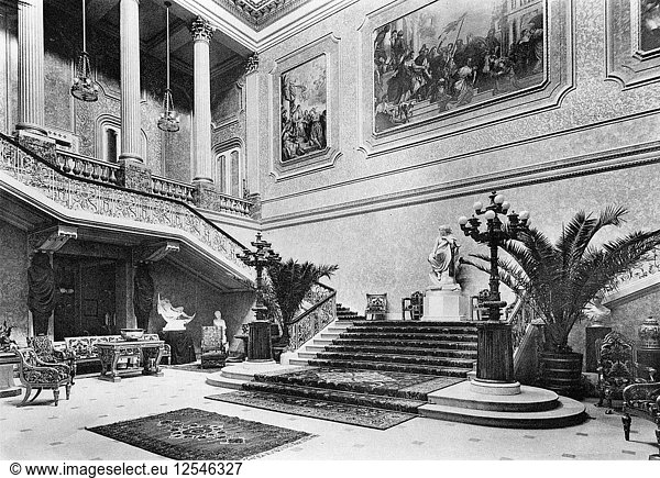Die große Halle  Stafford House  1908  Künstler: Bedford Lemere and Company
