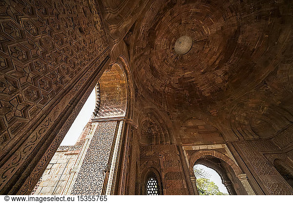 Die historische Sehenswürdigkeit Qutub Minar; Delhi  Indien