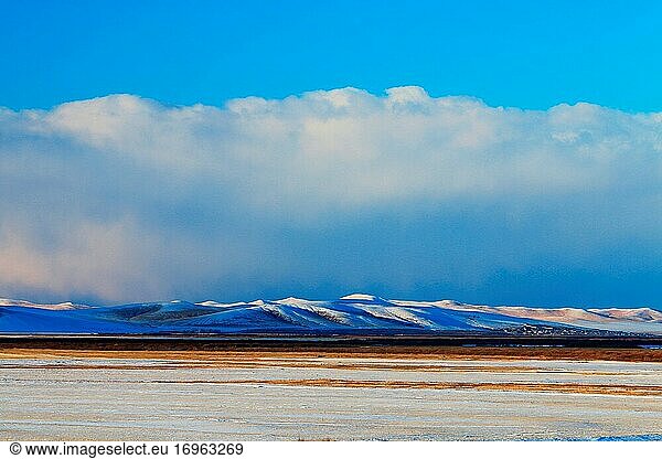 Die Hulunbuir-Prärie-Schneelandschaft
