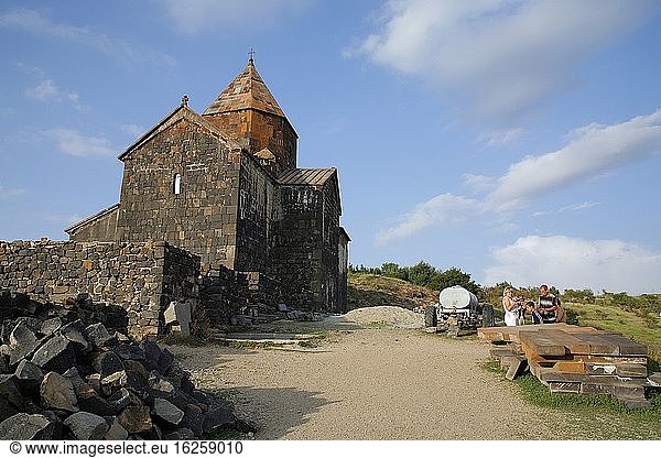 Die Kirche von St. Astvatsatsin befindet sich auf einer Halbinsel  die einst eine Insel im Sewansee war.