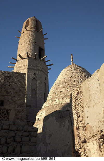 Die Lehmziegeln Zitadelle bei Al-Qasr  Dakhla  Ägypten  Nordafrika  Afrika