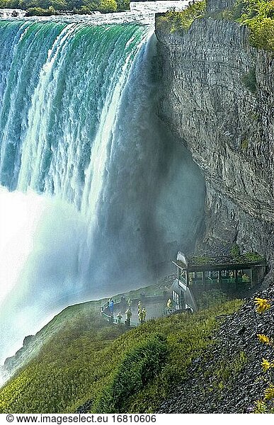 Die Niagra-Wasserfälle von der kanadischen Seite aus gesehen.