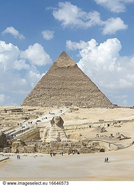 Die Pyramide des Chephren mit der Sphinx  Gizeh  Ägypten.