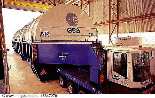 Die Raumfahrtmission der Europäischen Union in Kourou  Südamerika: Ein riesiger Transporter für die Raumfähre .