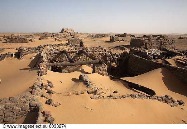 Die Ruinen von der mittelalterlichen Stadt von Alt Dunqula  Sudan  Afrika