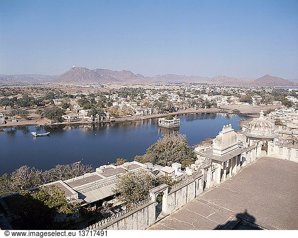 Die Seestadt Udaipur  Rajasthan  wurde 1567 von Maharana Udai Singh gegründet. Indien. Datiert aus dem 16.