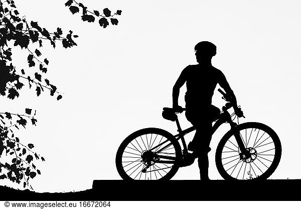 Die Silhouette eines Radfahrers