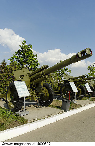 Die sowjetische 152 mm D-1 Haubitze  Model von 1943  Ausstellungsstück im Moskauer Waffenmuseum auf dem Poklonnaja Hügel  Moskau  Russland
